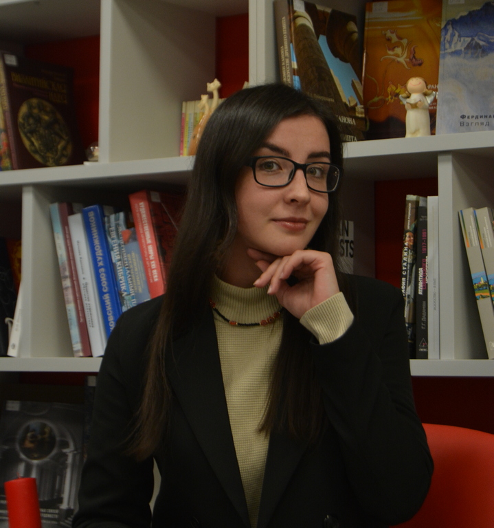 Крылова Элина Андреевна