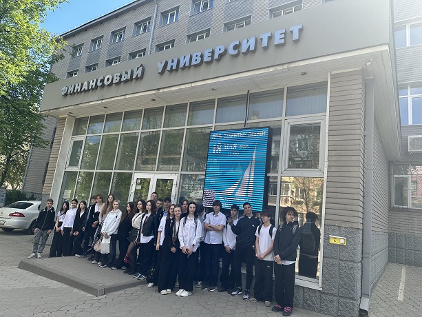 Экскурсия по университету для школьников